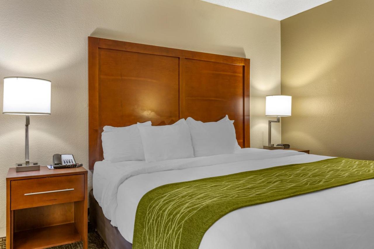 Comfort Inn & Suites Phoenix North - Deer Valley Екстер'єр фото