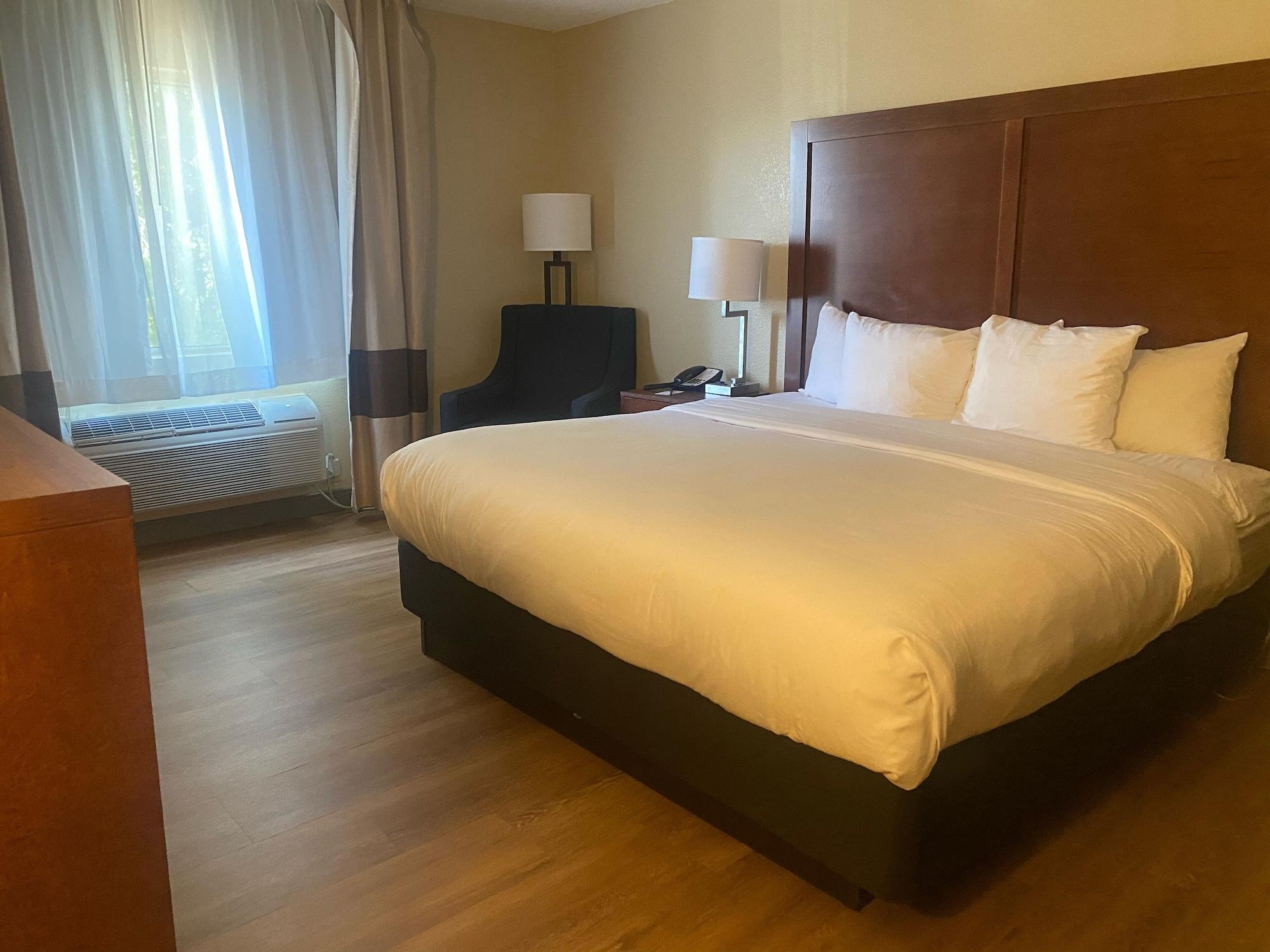 Comfort Inn & Suites Phoenix North - Deer Valley Екстер'єр фото