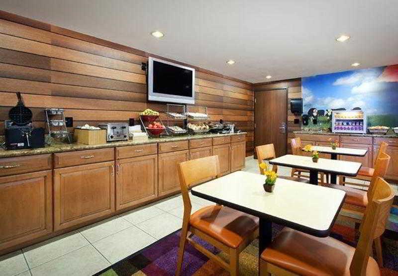 Comfort Inn & Suites Phoenix North - Deer Valley Екстер'єр фото