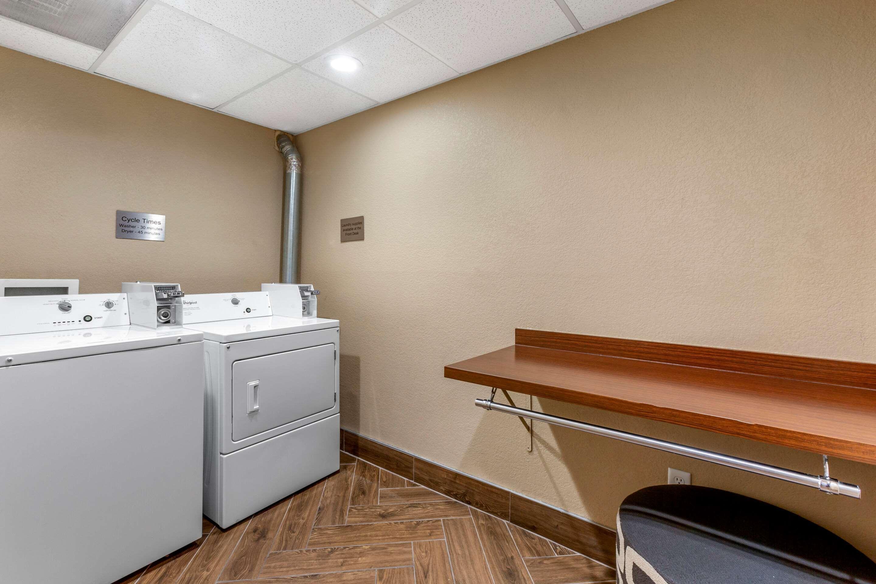 Comfort Inn & Suites Phoenix North - Deer Valley Екстер'єр фото