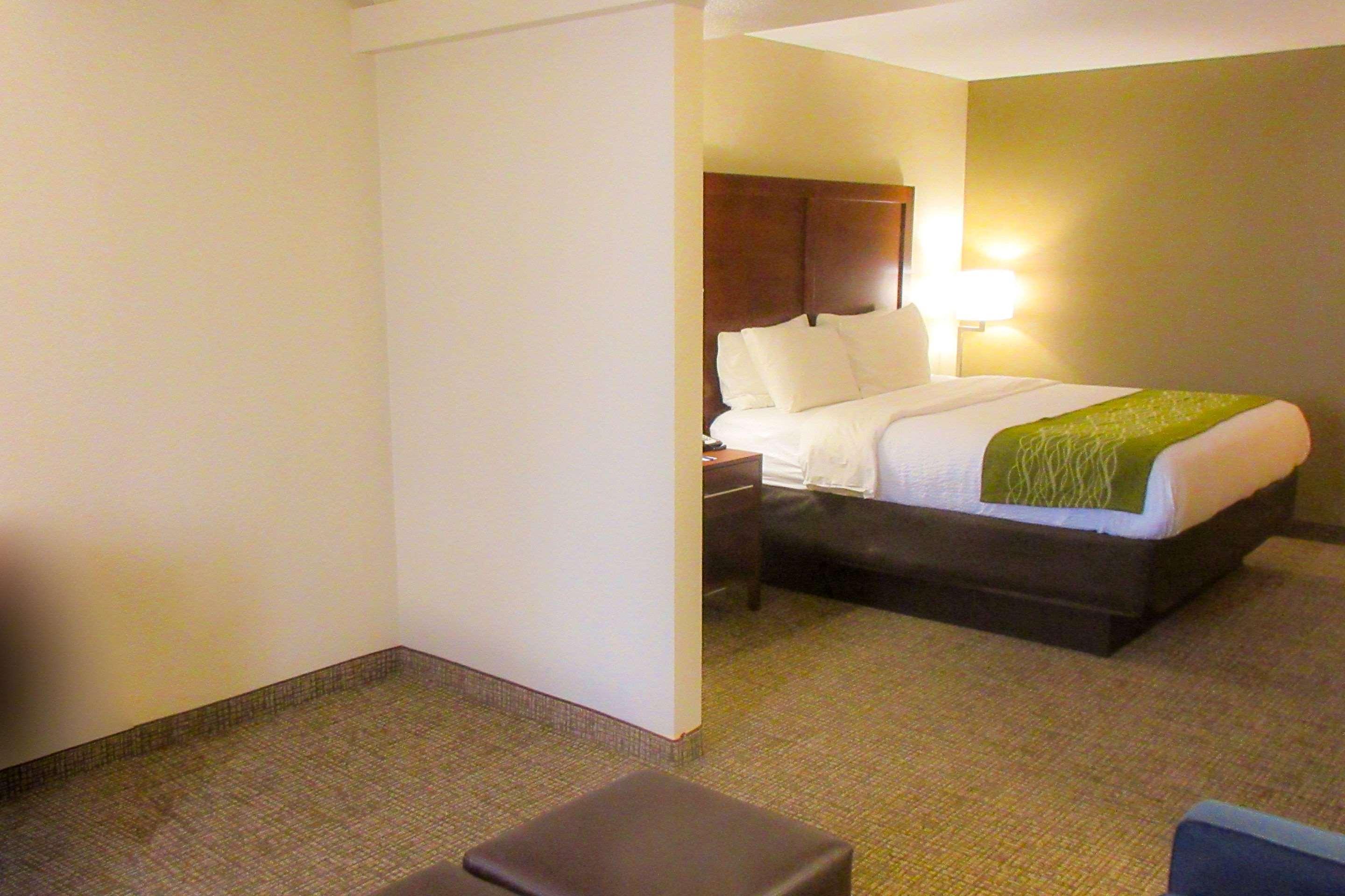 Comfort Inn & Suites Phoenix North - Deer Valley Екстер'єр фото