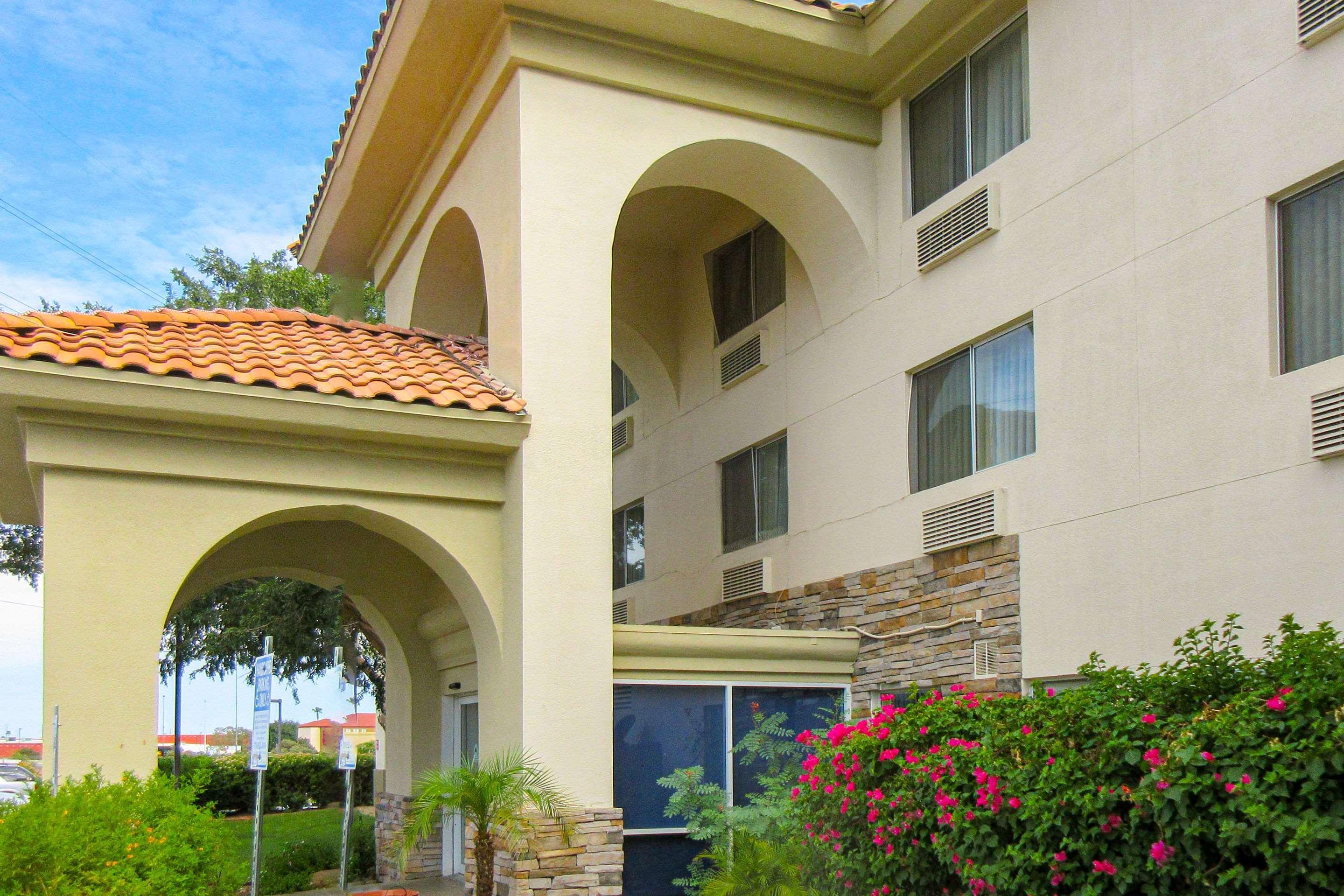 Comfort Inn & Suites Phoenix North - Deer Valley Екстер'єр фото