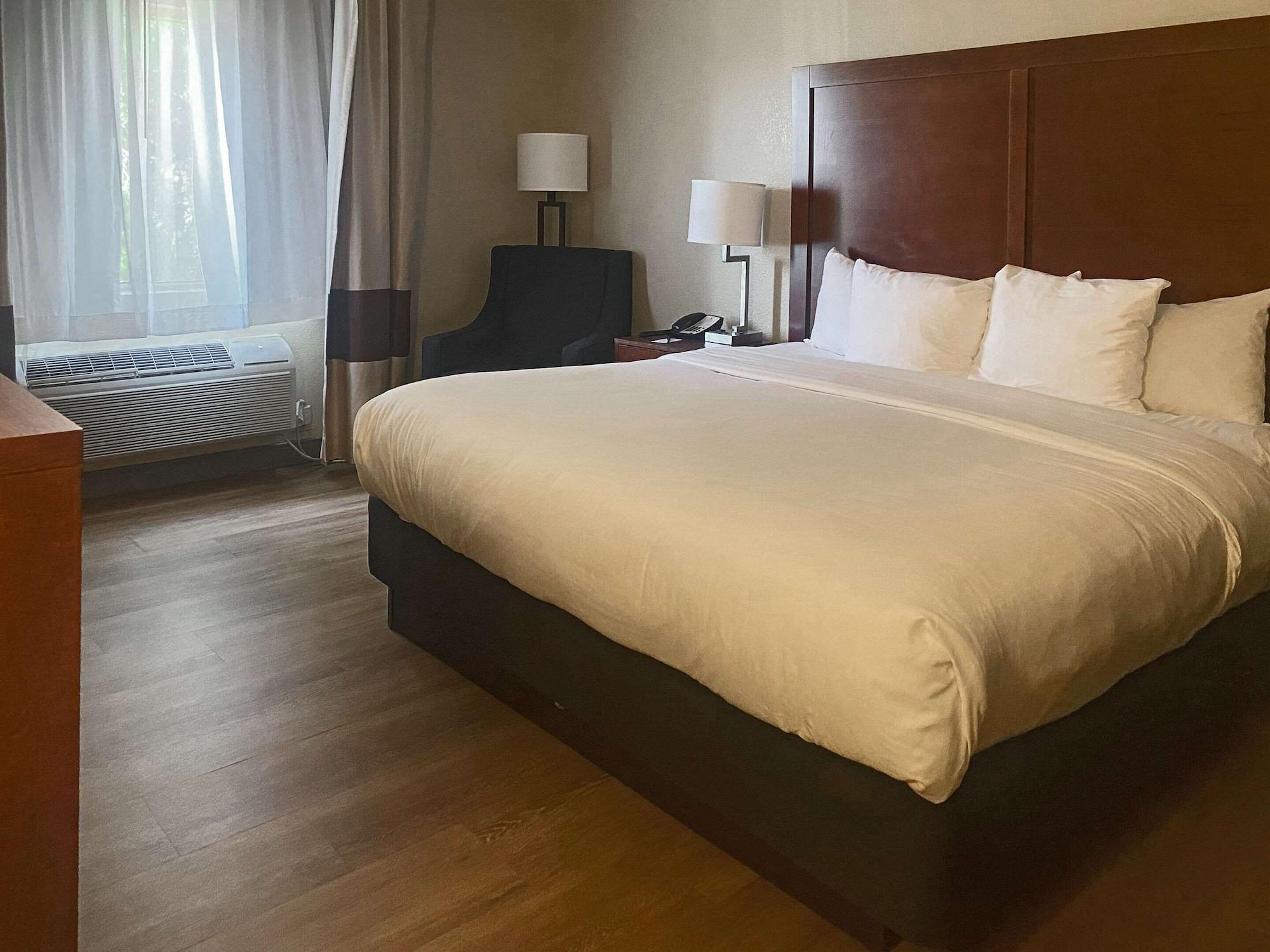 Comfort Inn & Suites Phoenix North - Deer Valley Екстер'єр фото