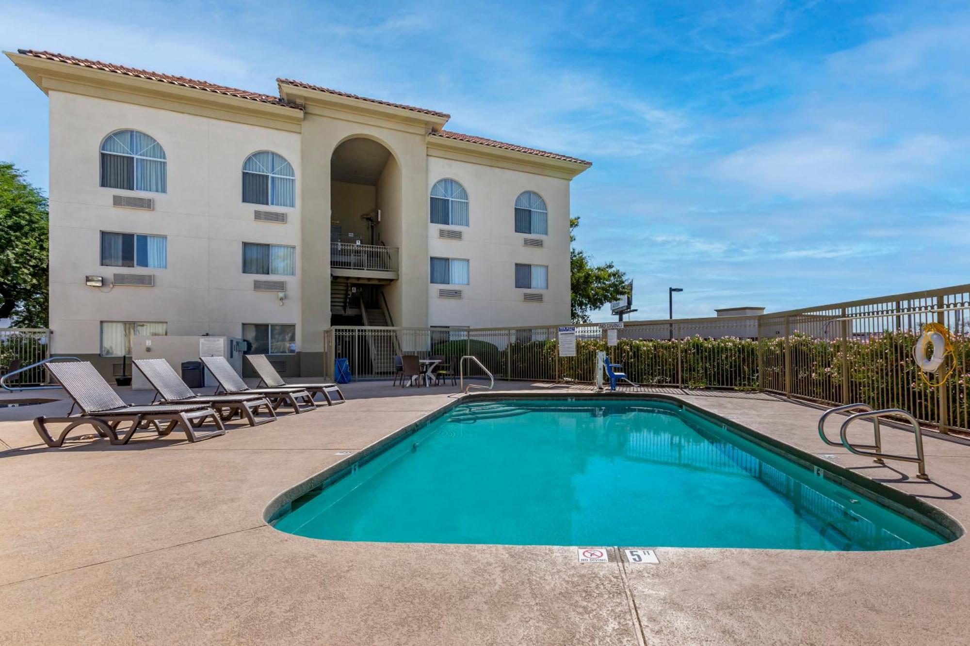 Comfort Inn & Suites Phoenix North - Deer Valley Екстер'єр фото